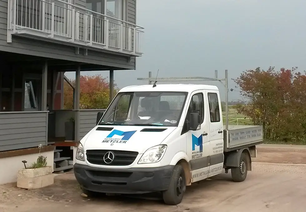 Firmenfahrzeug der Firma Metzler Metallbau