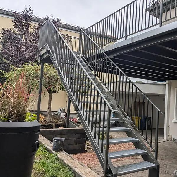 Bild 8.23 Leistungsbild Treppen und Geländer nach Maß – sicher, stabil und stilvoll, perfekt abgestimmt auf Ihr Zuhause.
